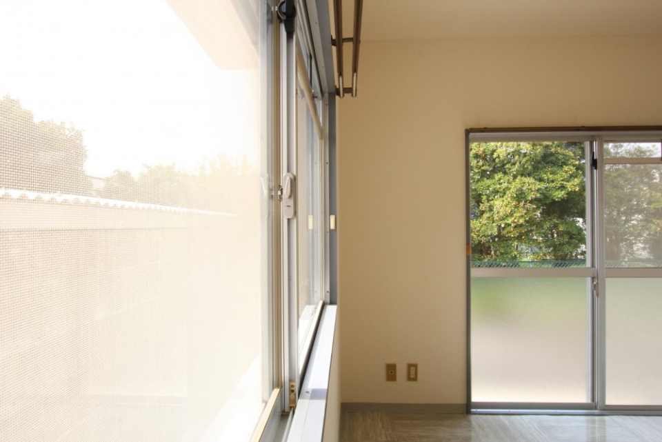 角部屋の特権、＋αの窓が部屋に光を取り入る。