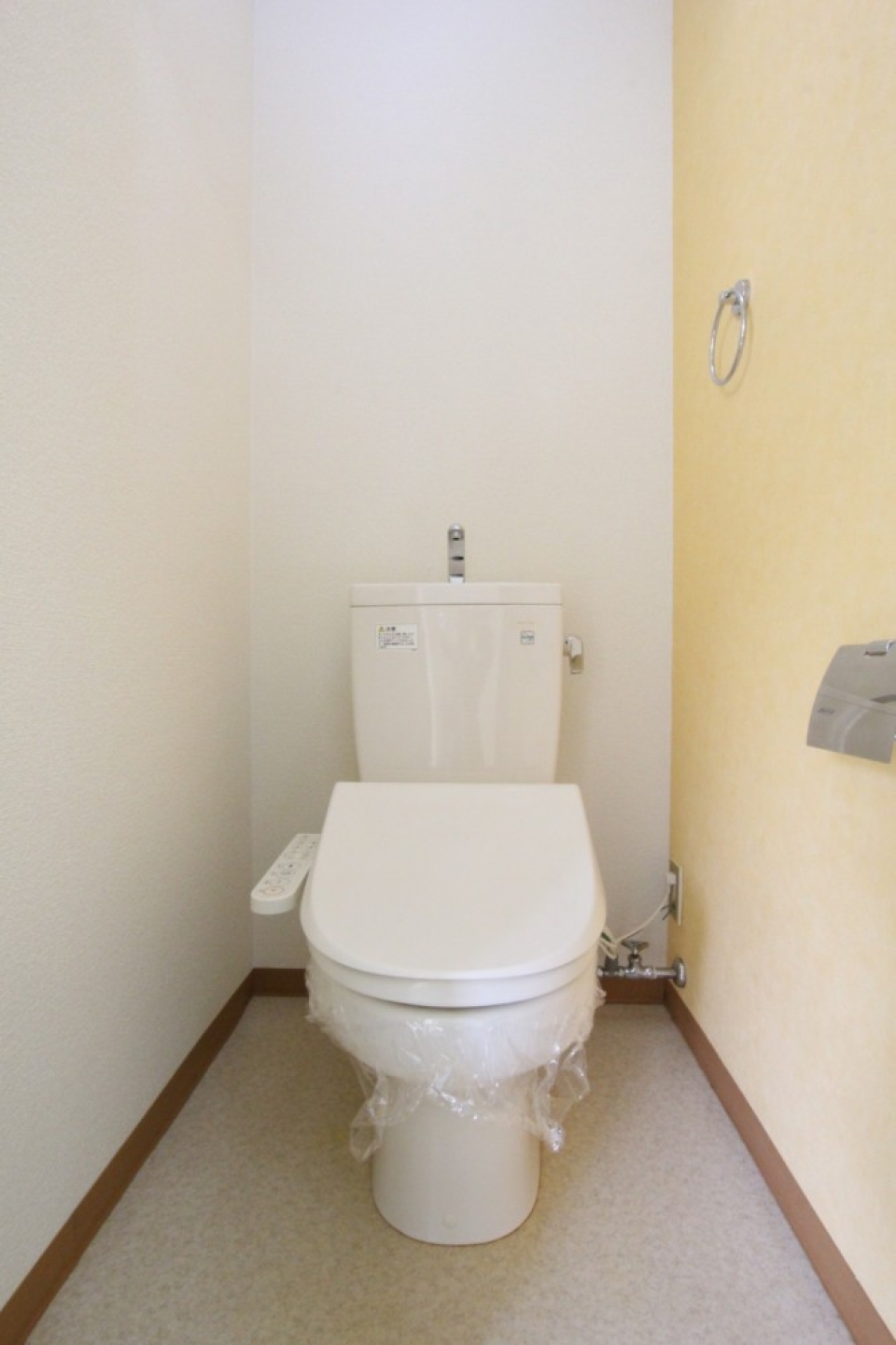 トイレにはシャワートイレを設置しました。