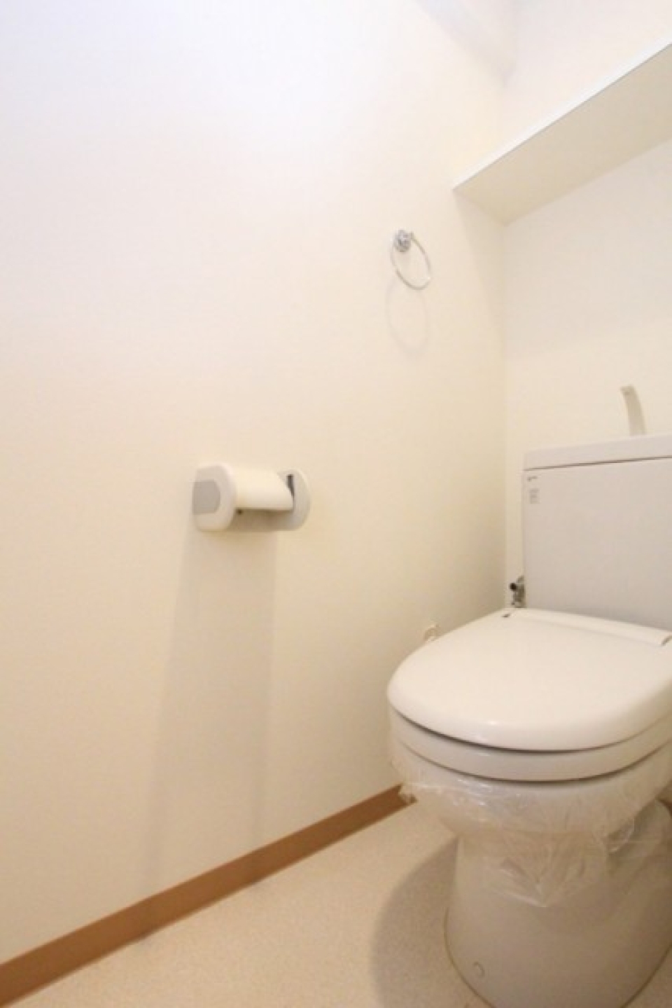 トイレ内電源コンセントあり。