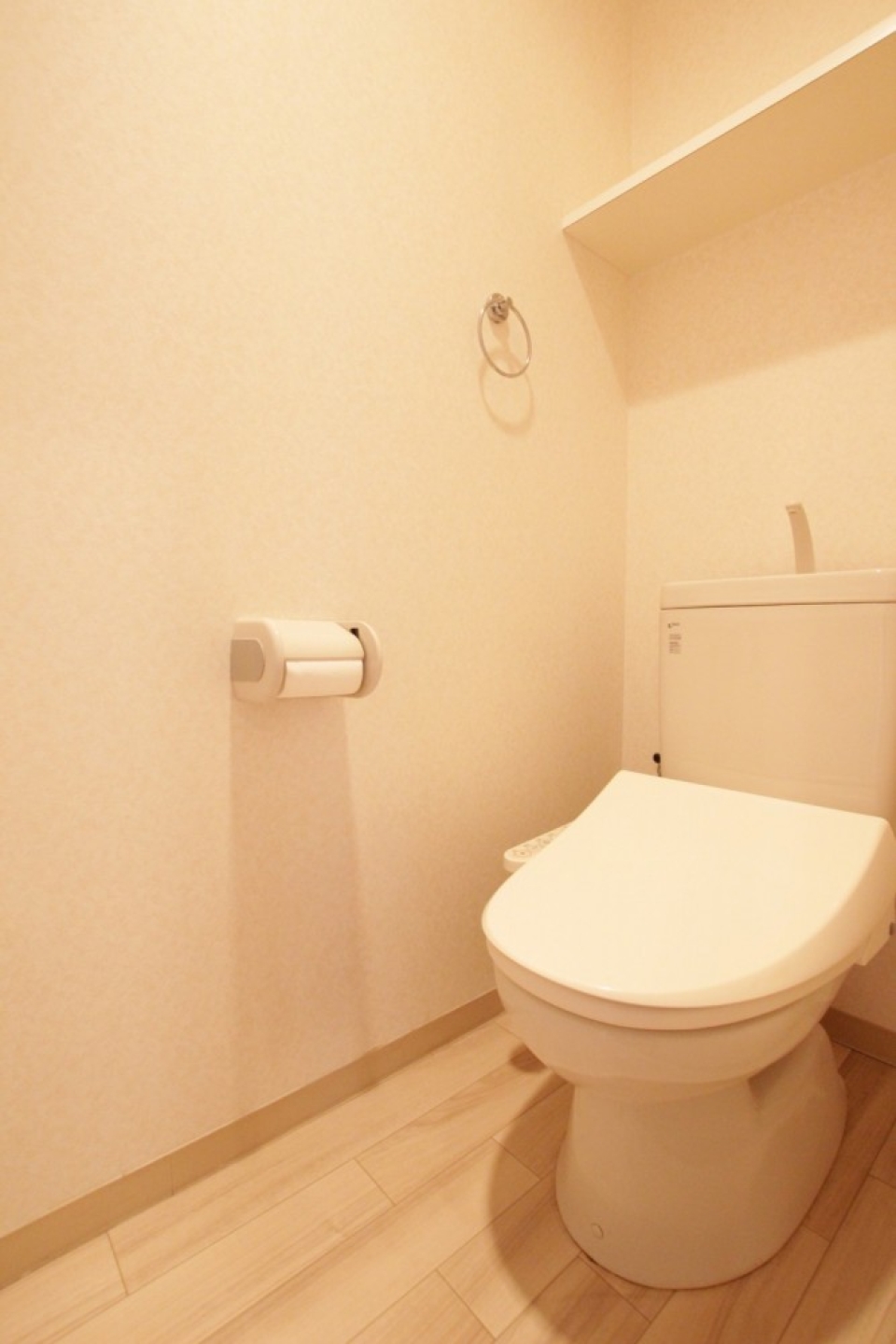 トイレは、シャワー付きです。