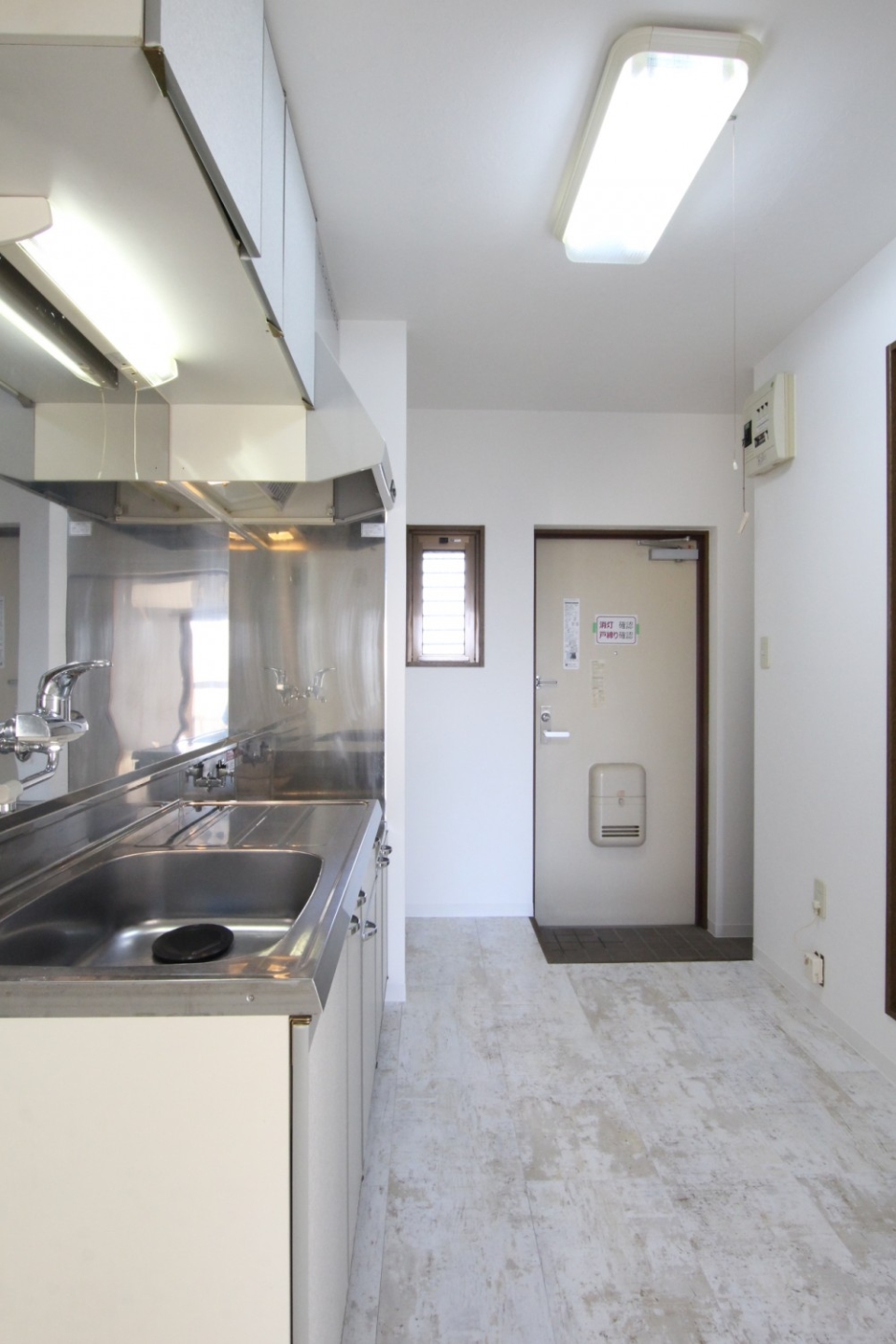 DKタイプのお部屋でキッチン空間広々。