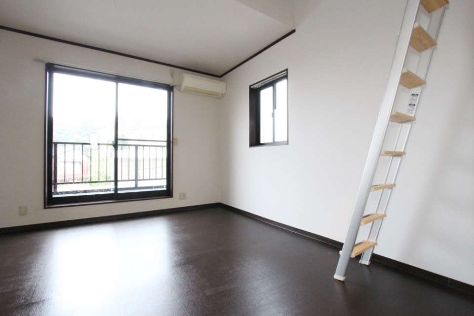 角部屋ではないが嬉しい＋αの窓付き。