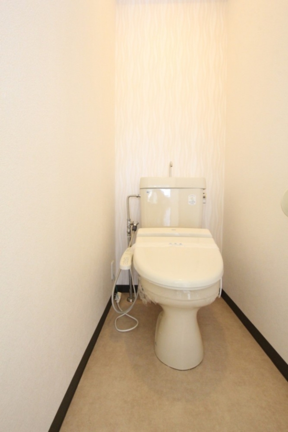 シンプルでコンパクトなトイレ