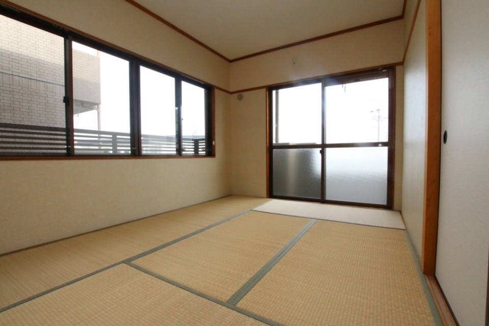 こちらは洋室と隣接する和室。