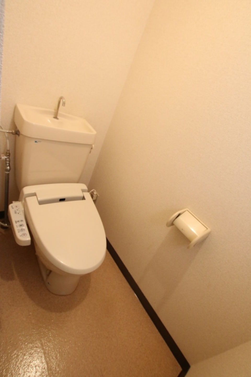 トイレは”和”ではなく””洋”です。