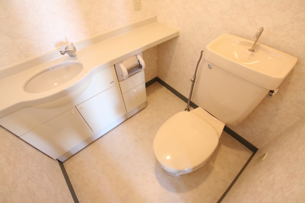 なんとトイレの中にも洗面台が！