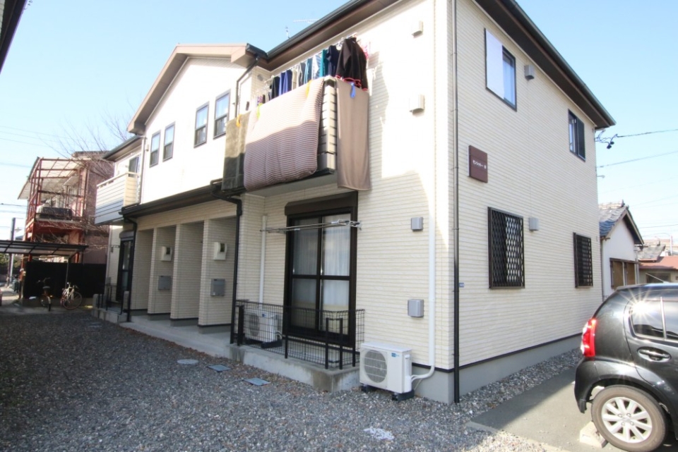 建物の一番奥のお部屋なので窓から入る明かりは少なくなってします。