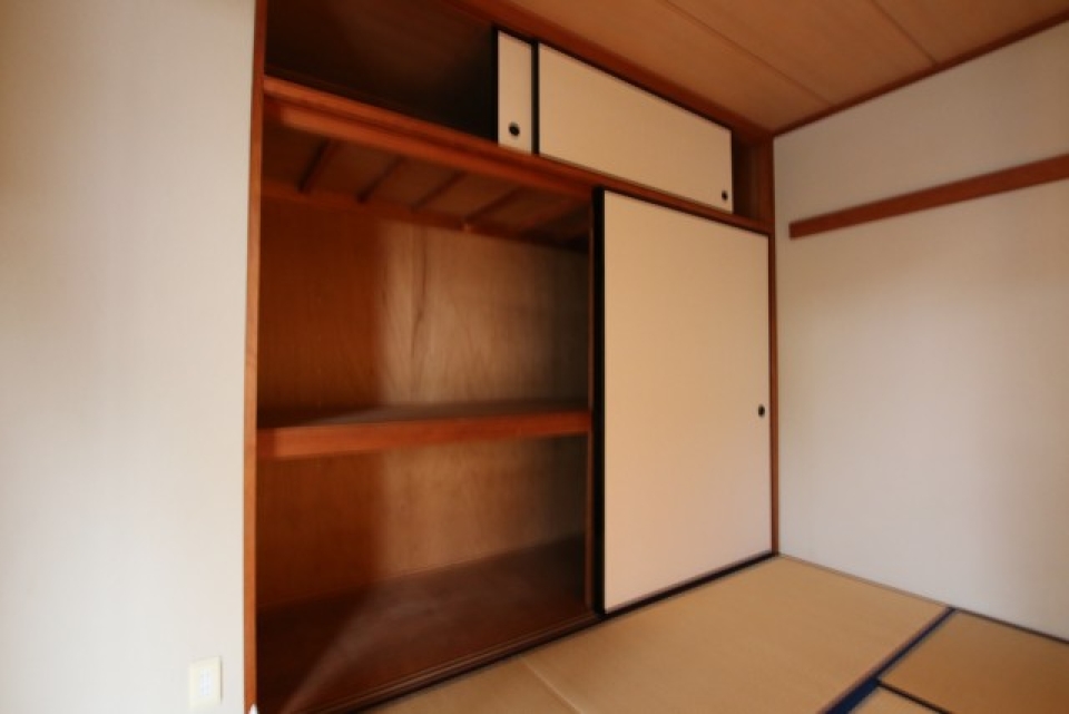 大きな押し入れ付きです。