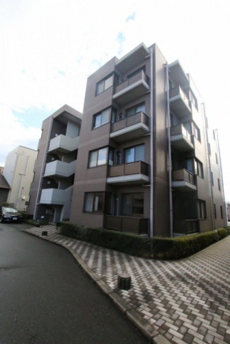 C棟の外観。1階層に2部屋の構成。
