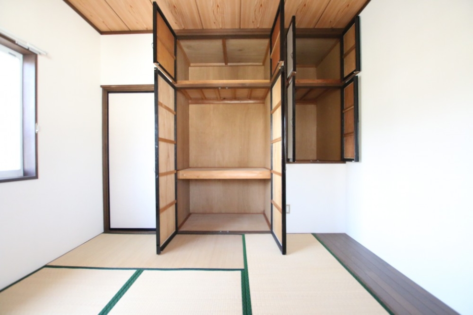 他の部屋に比べてダントツに収納力があります。２階はここが核部屋ですね。