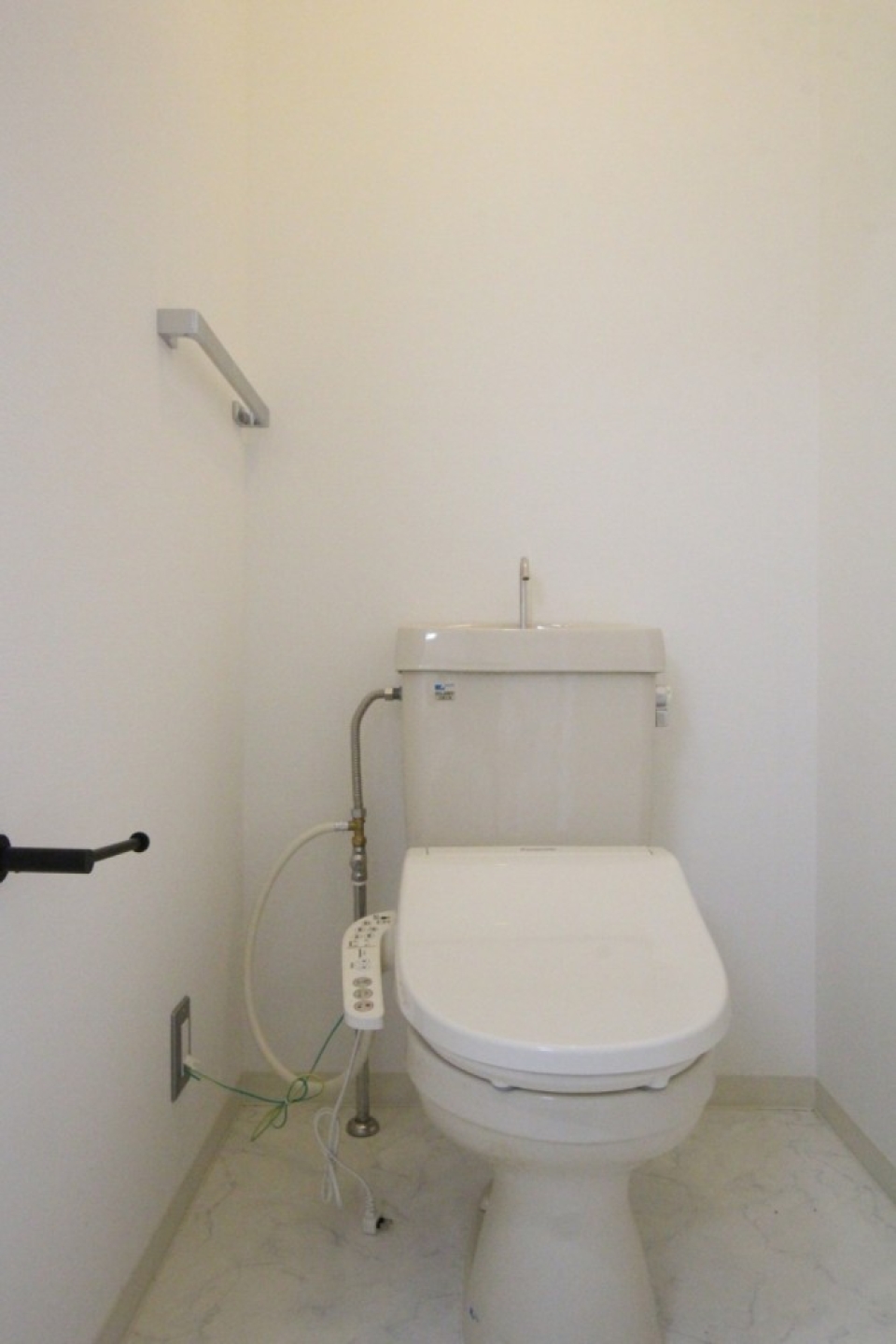 トイレットペーパー掛けがアイアン！プチオシャレ感！