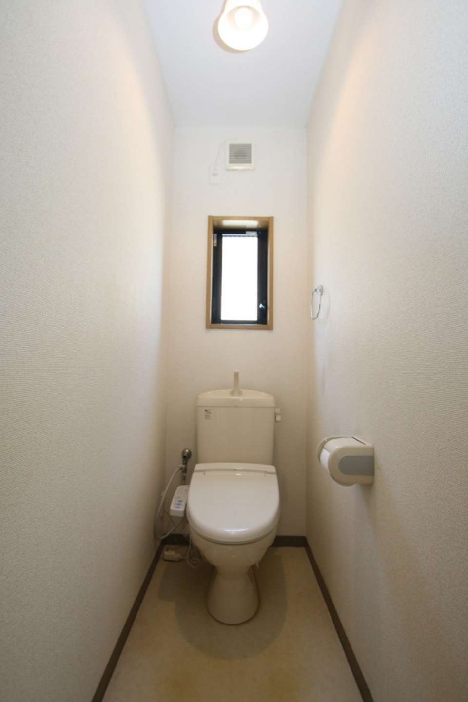 トイレはシャワートイレです。