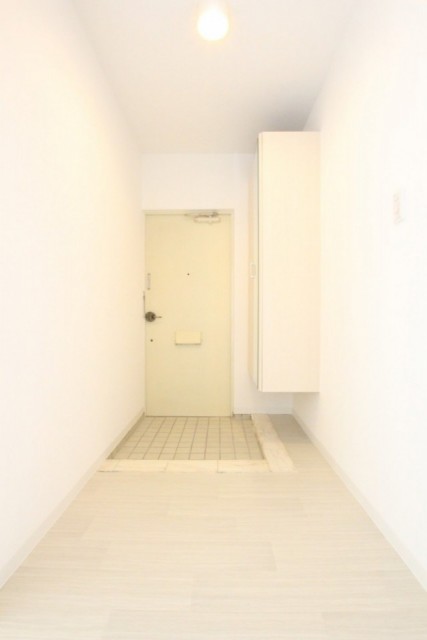 玄関から始まるWhite space。