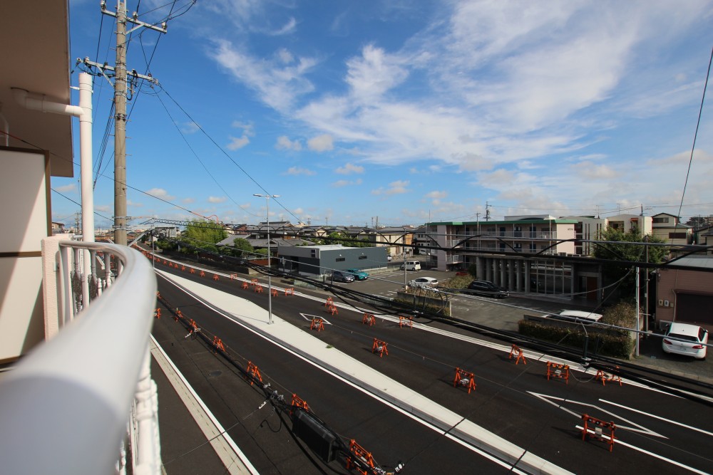 目の前の道路が完成すればイオン市野までは一本道。