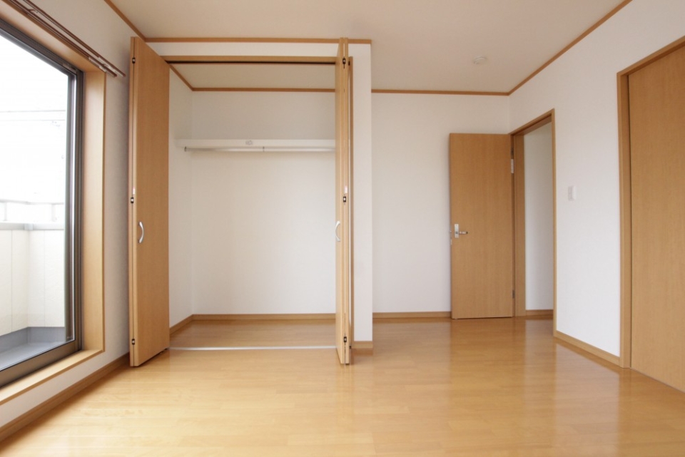 2階のメインの寝室です。クローゼットの様子。