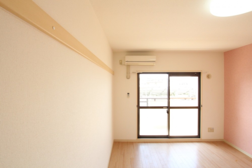 お部屋は9帖です