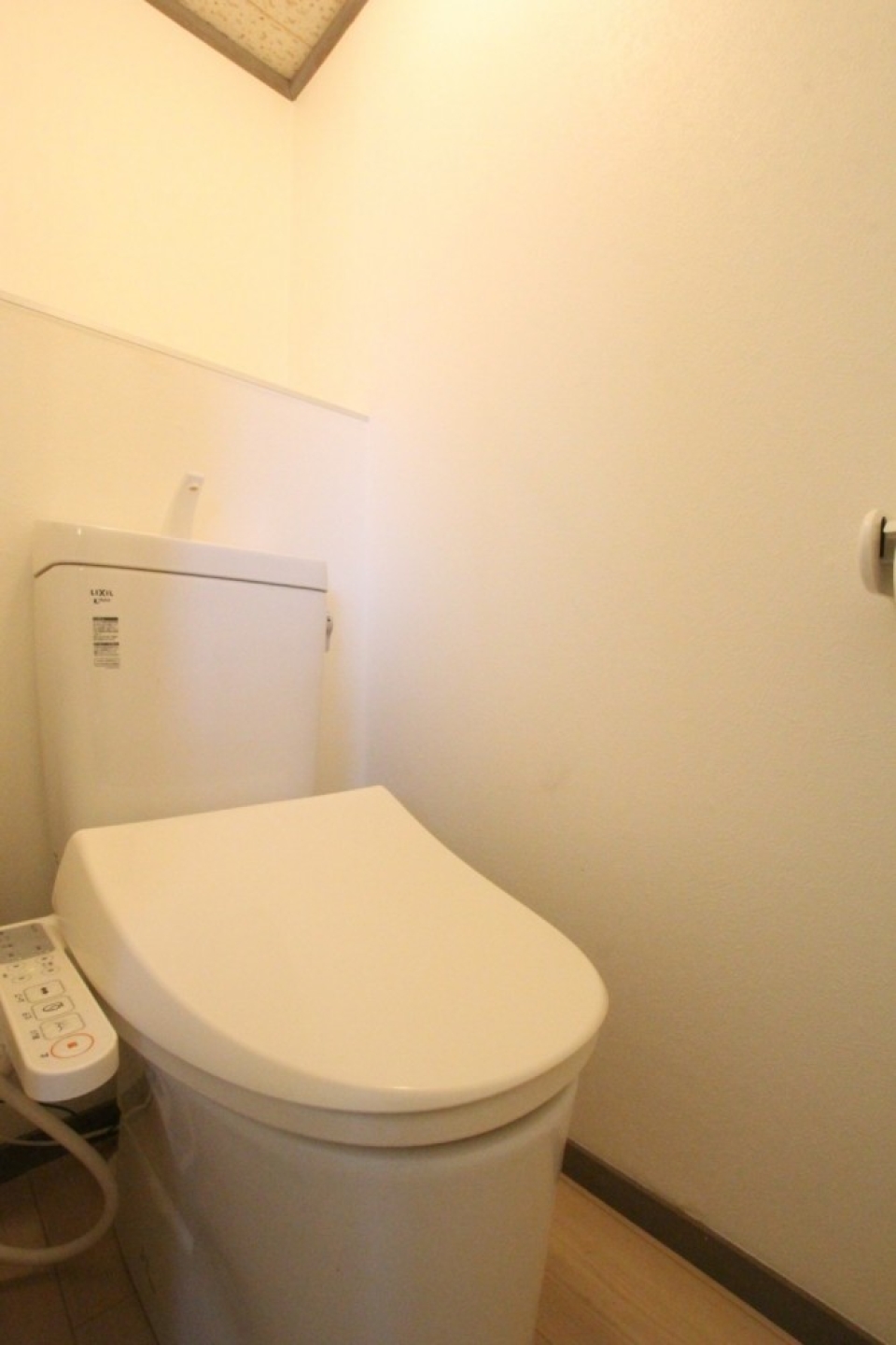 トイレはウォシュレット付き