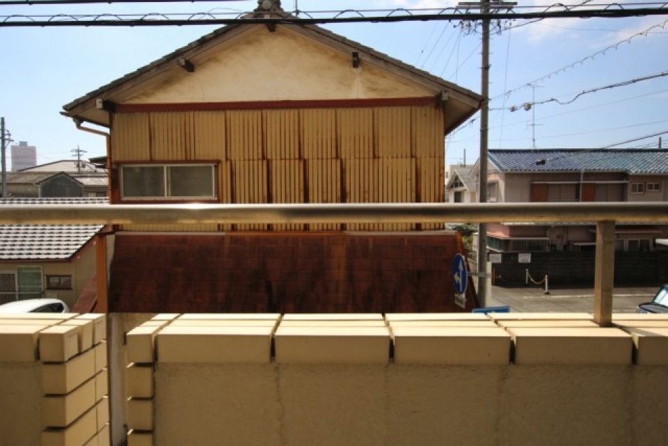 うわ、前の建物も年代を感じるなぁ。