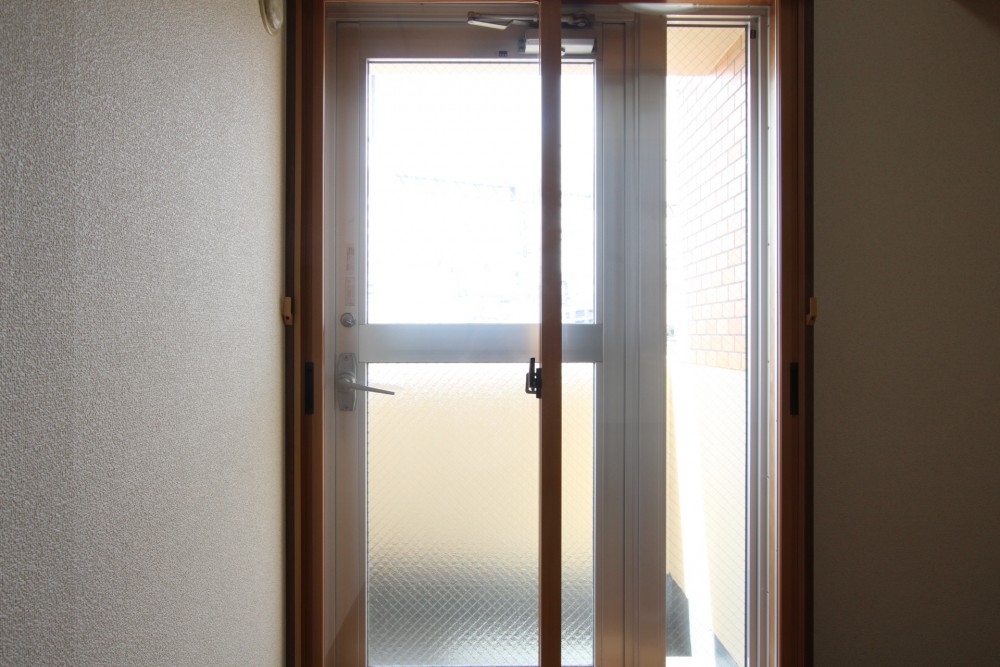 新幹線の防音対策で2重サッシに。