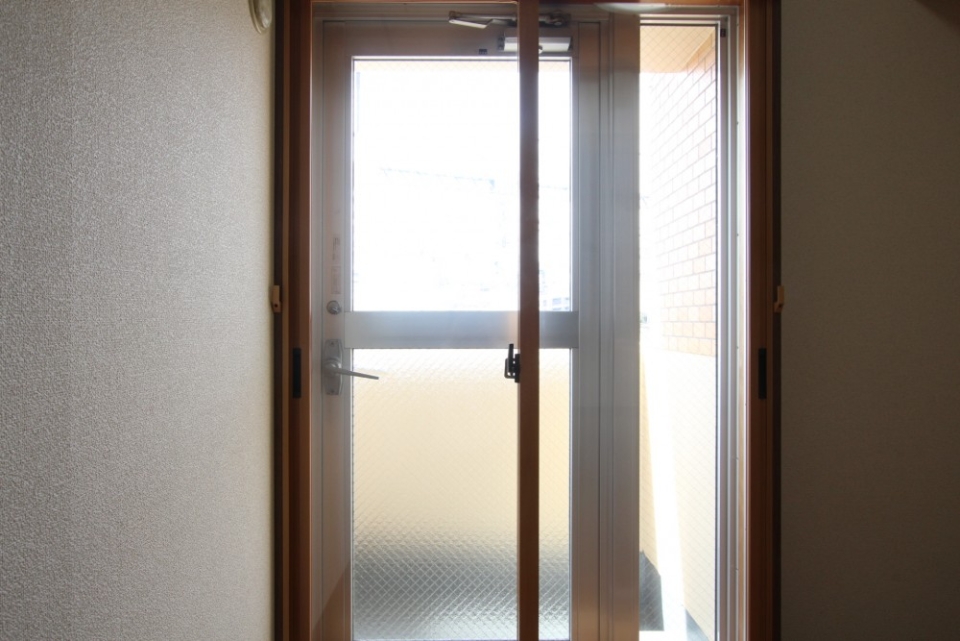 新幹線の防音対策で2重サッシに。