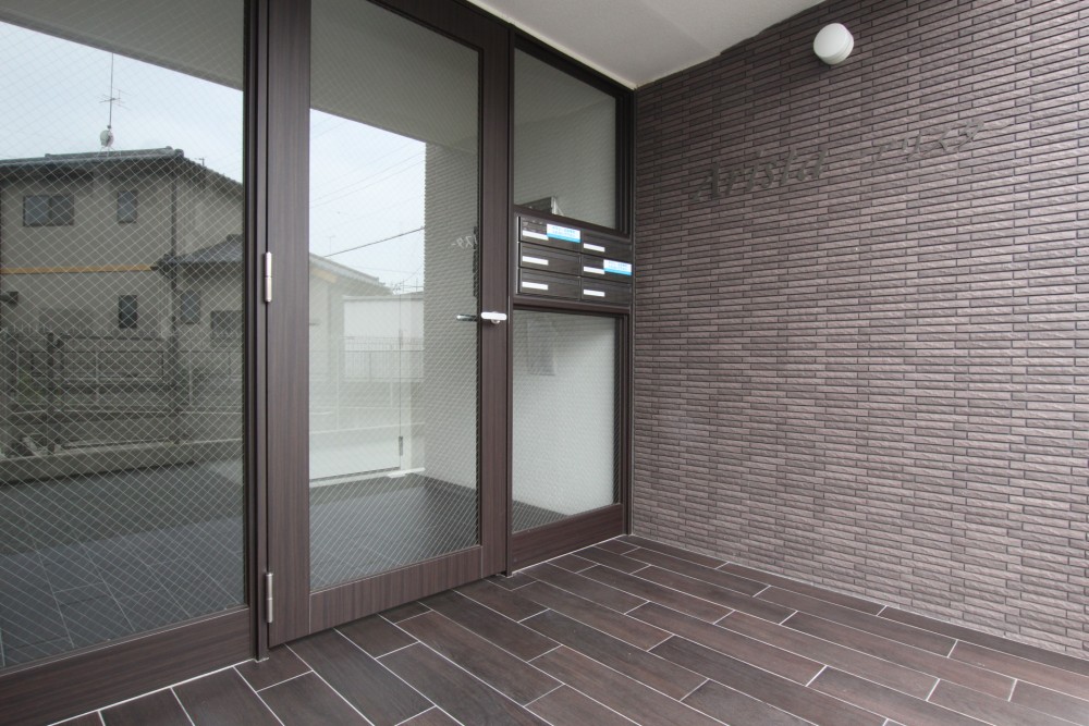 マンションへの入口も高級感が感じられます。