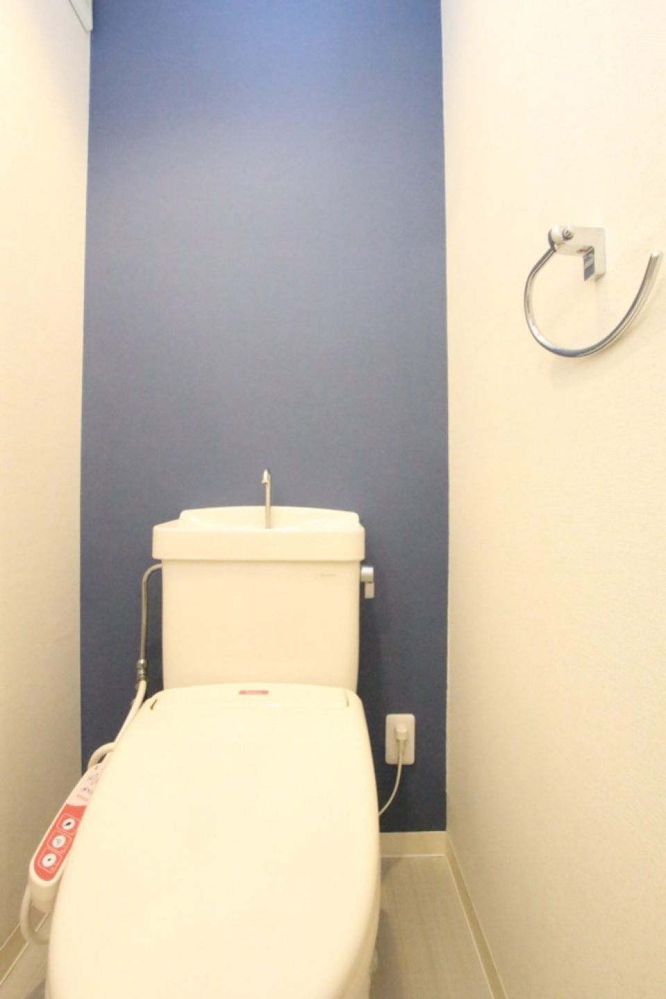 トイレはウォシュレット付き。