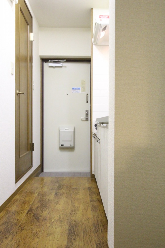 キッチン壁奥に靴箱が隠れています。 