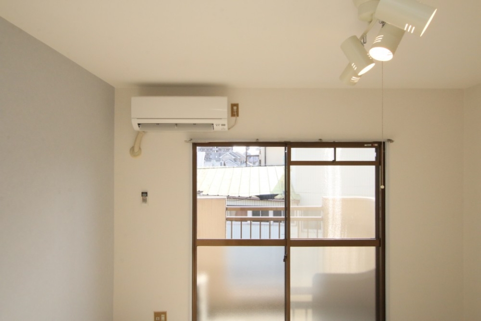 清潔感漂うお部屋には新しいエアコンは絶対！