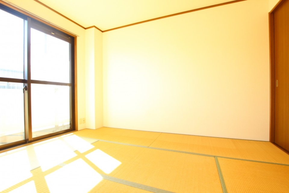 畳のお部屋でゆっくりお昼寝。