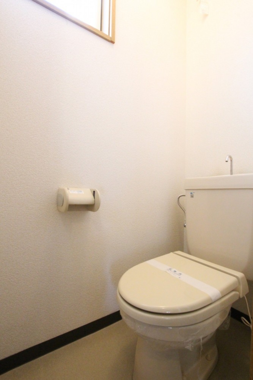 トイレは窓があり明るい。