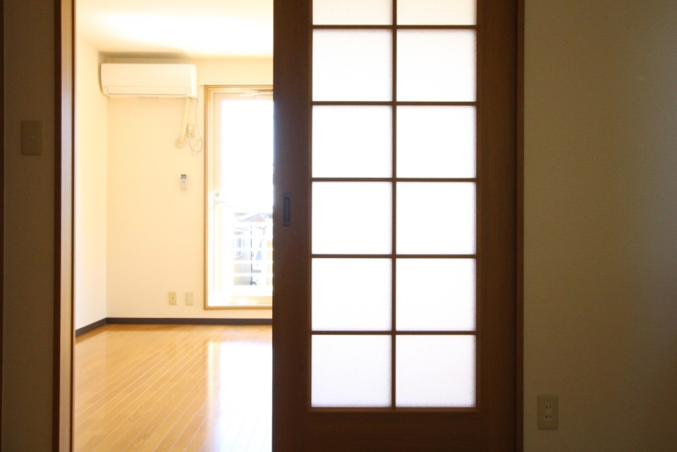 懐かしきガラス戸...ここにもあったか。