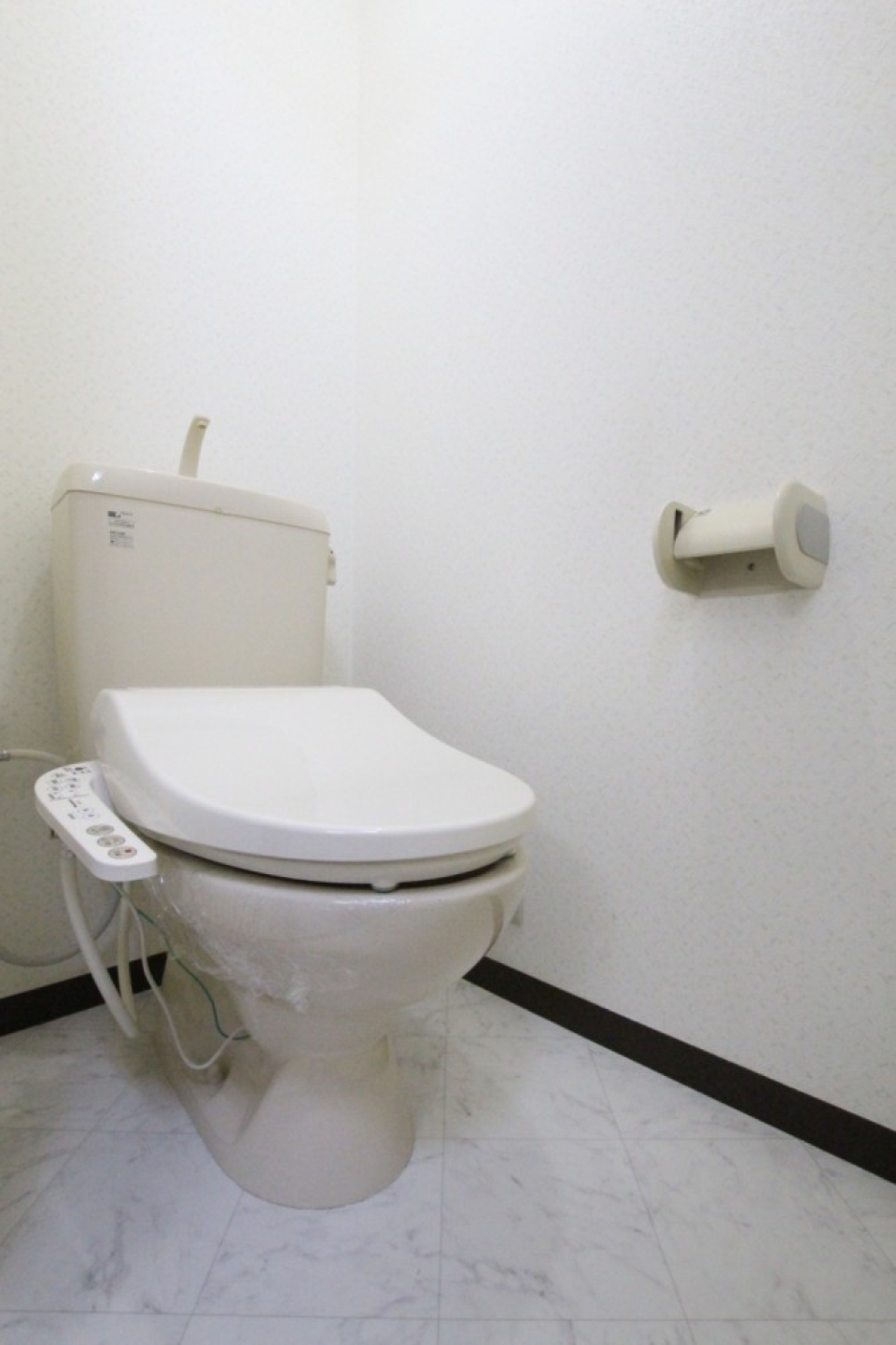 トイレにはウォシュレット付き。