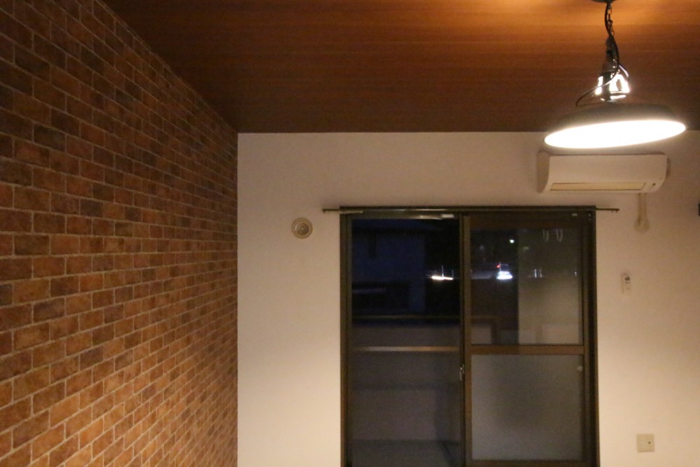音楽と読書を楽しむカフェ空間のよう