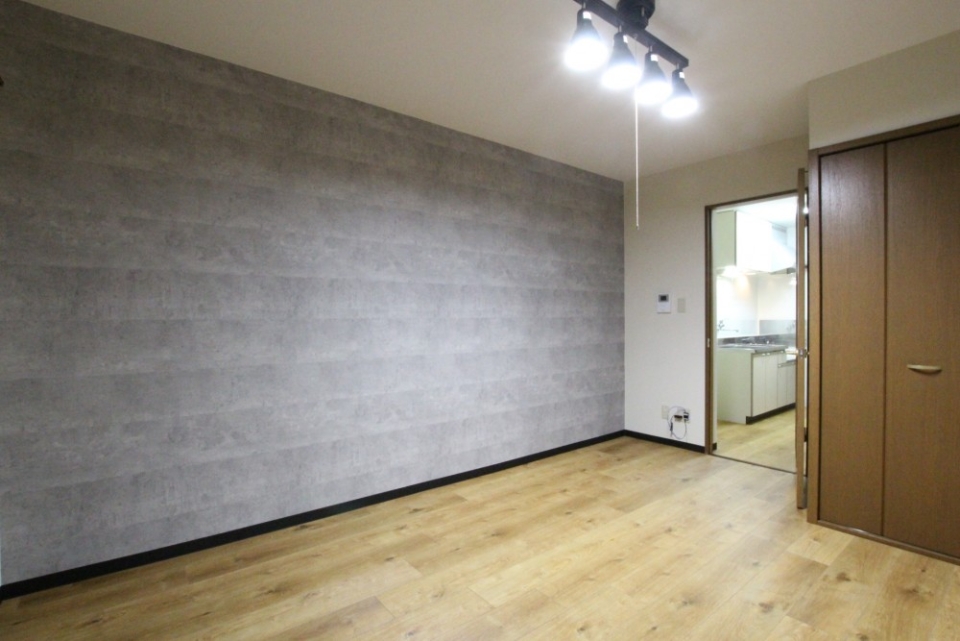なかなかの広さ9帖のお部屋。