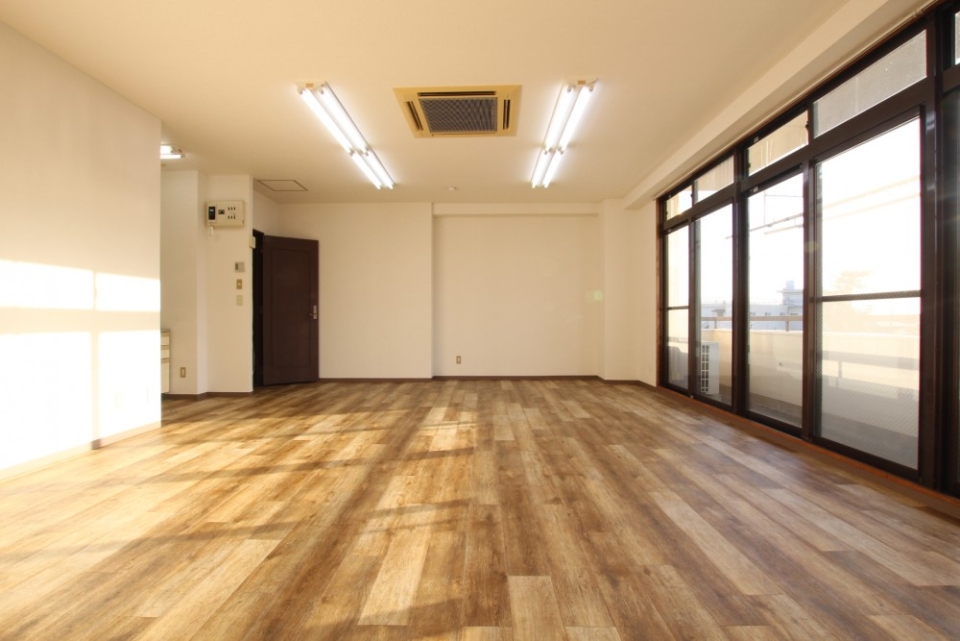 ここに参上「どでかワンルーム」。