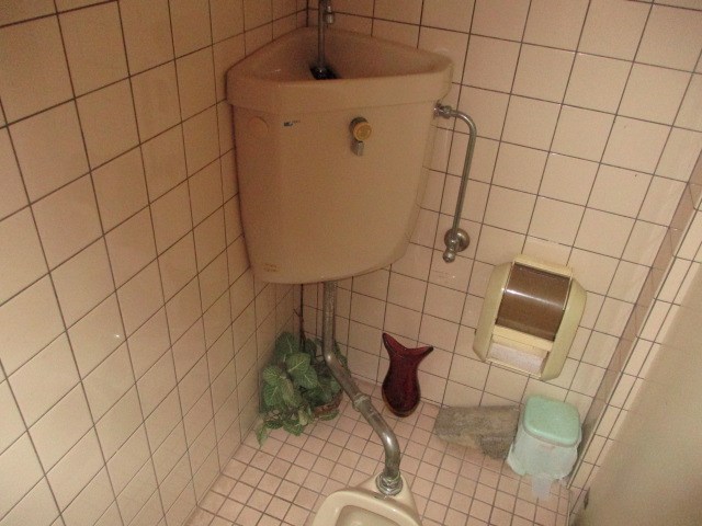 トイレは和式の水洗。古い。。