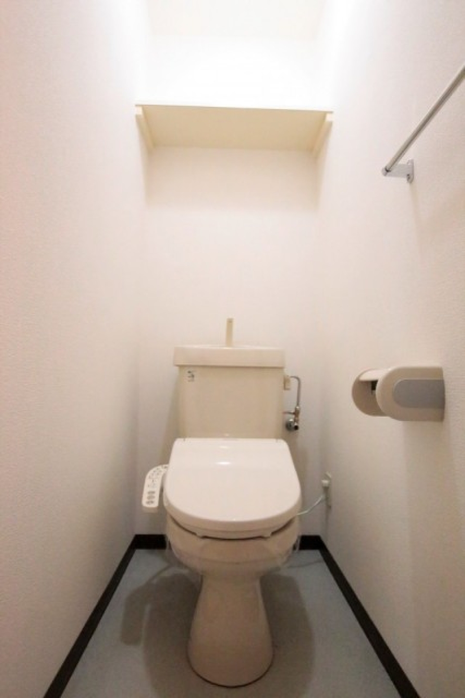 トイレは頭上に棚アリ！