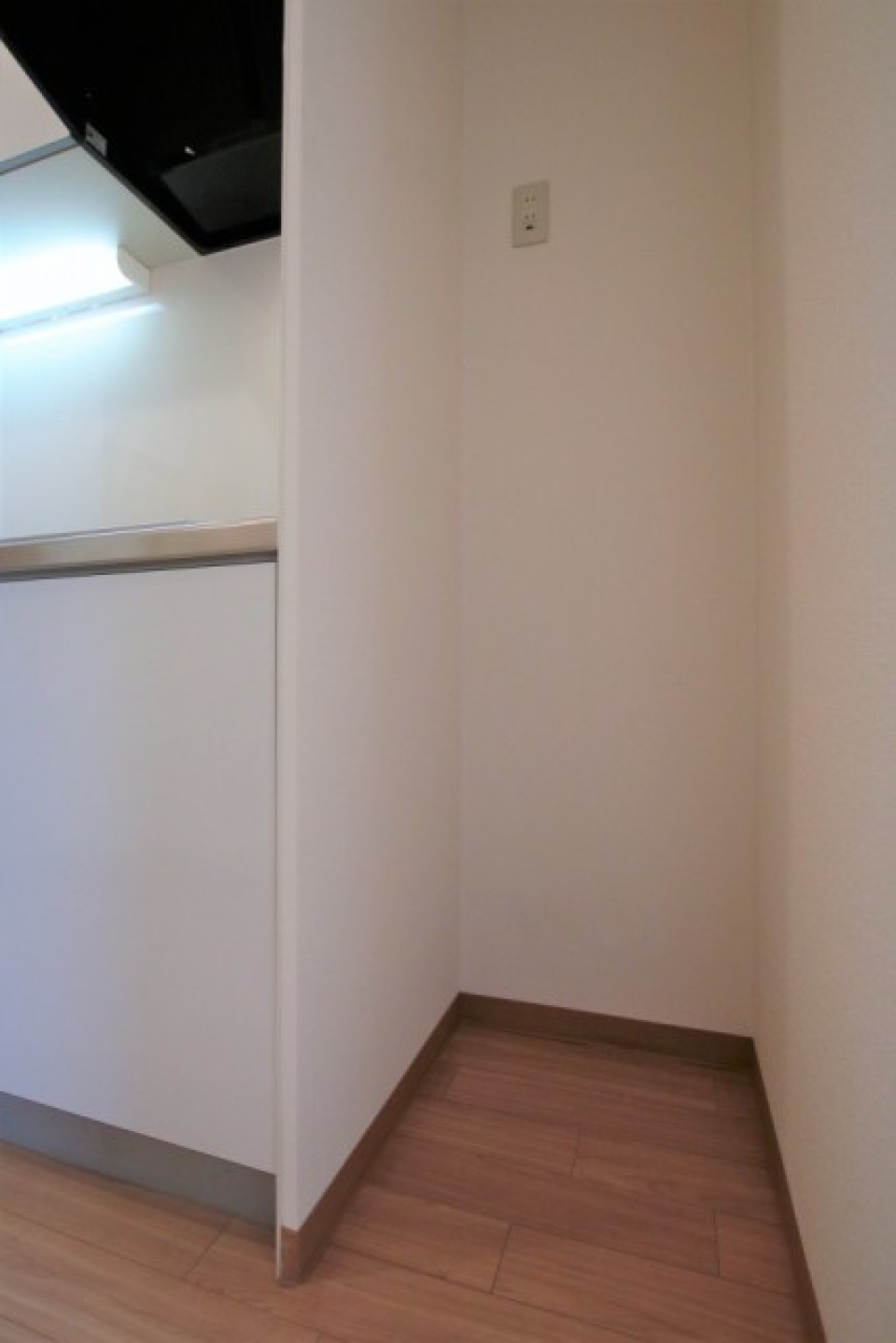 冷蔵庫置き場。1人用冷蔵庫がぴったり。