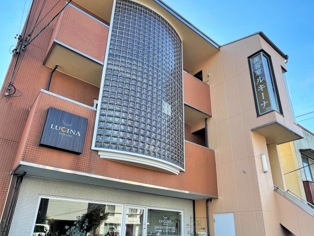 住吉にそびえ立つ赤茶の塔。