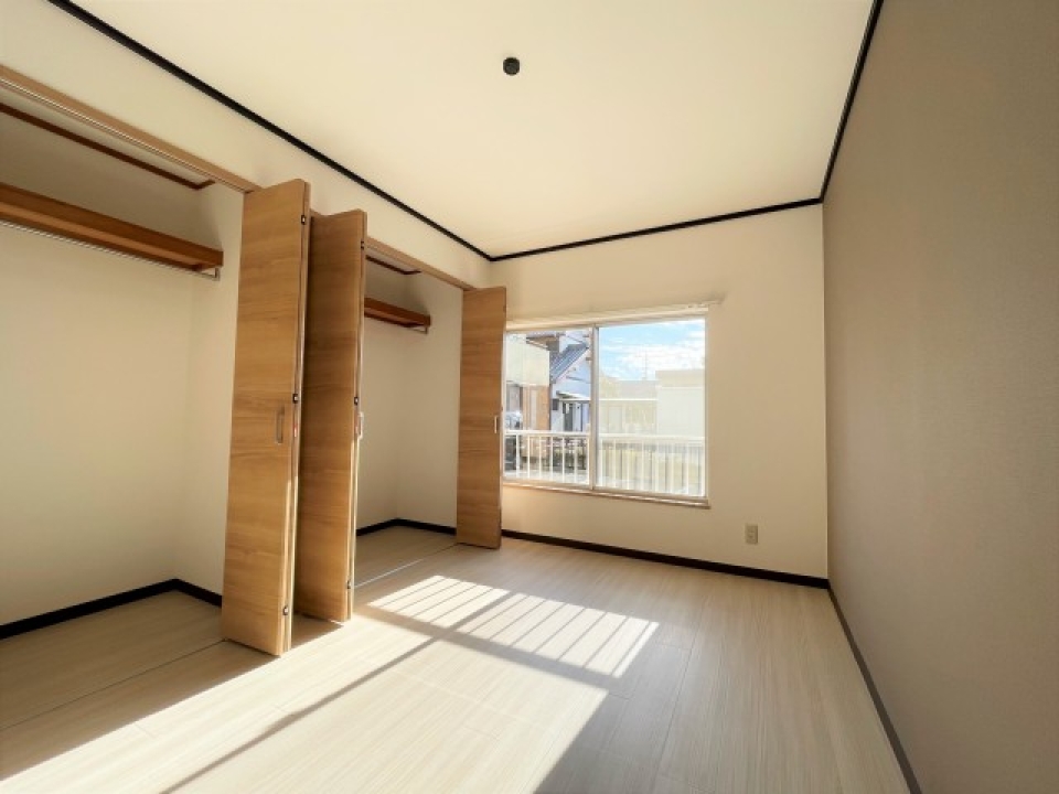 洋室も明るい