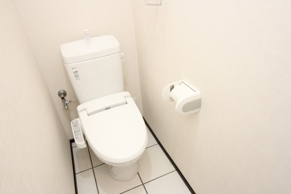トイレはシャワー付きです