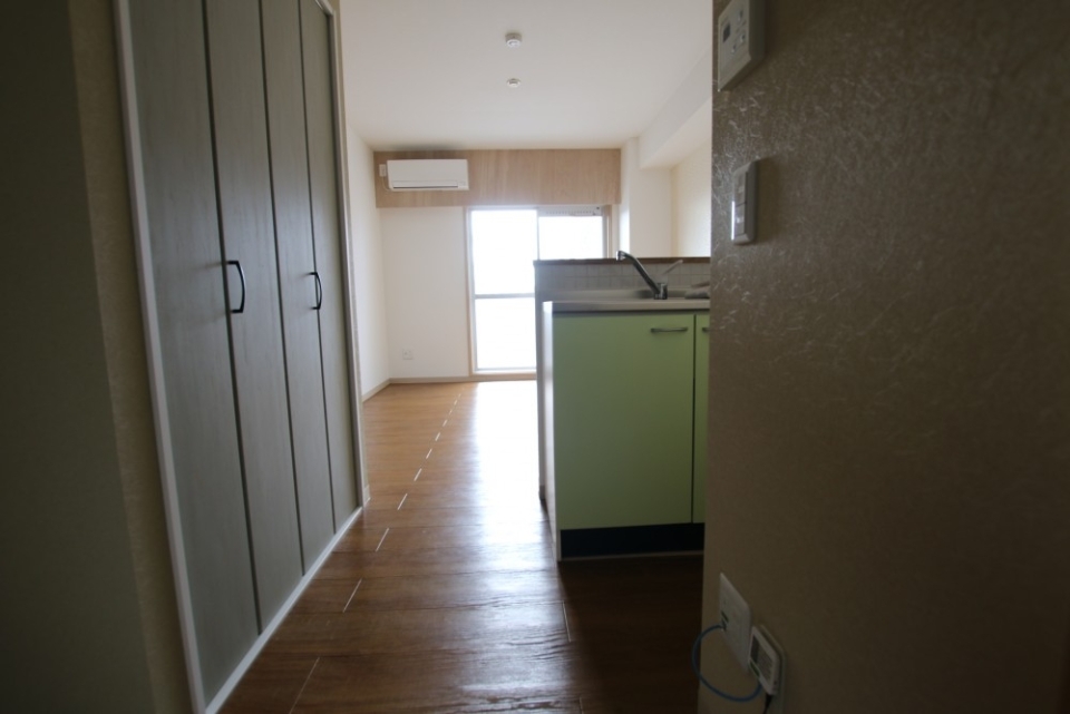 日中も電気がなくても光が差し込みます