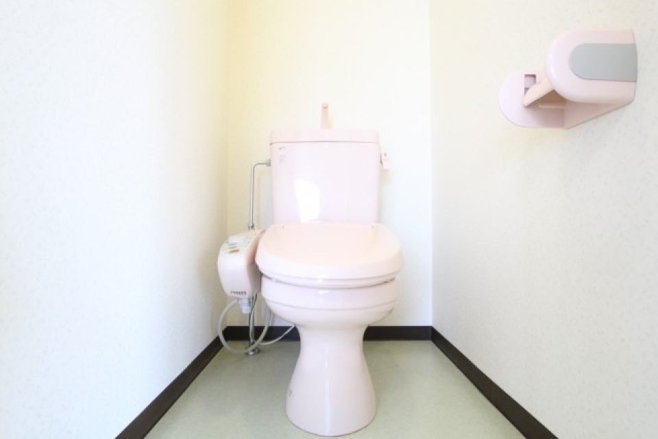 トイレはシャワートイレ付き。