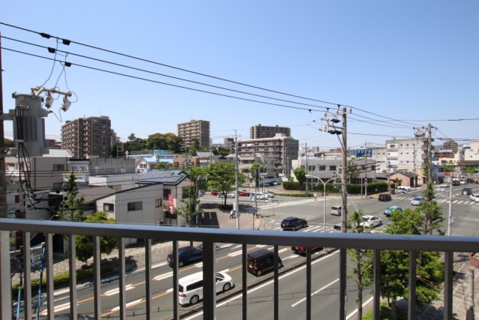 ZAZA　CITY南、菅原交差点目の前。
