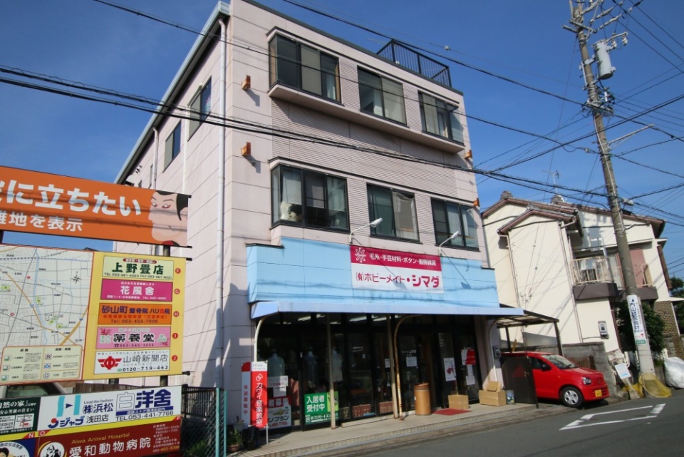 外観です。１階は大家さんの毛糸屋さん