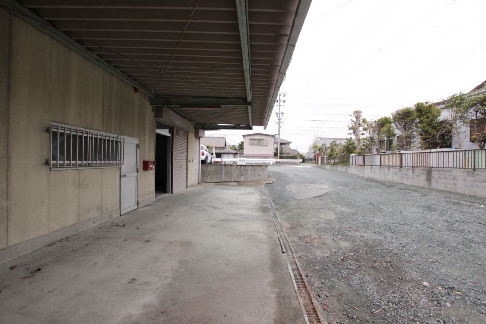 ひさしが長いのでテラス活用で。