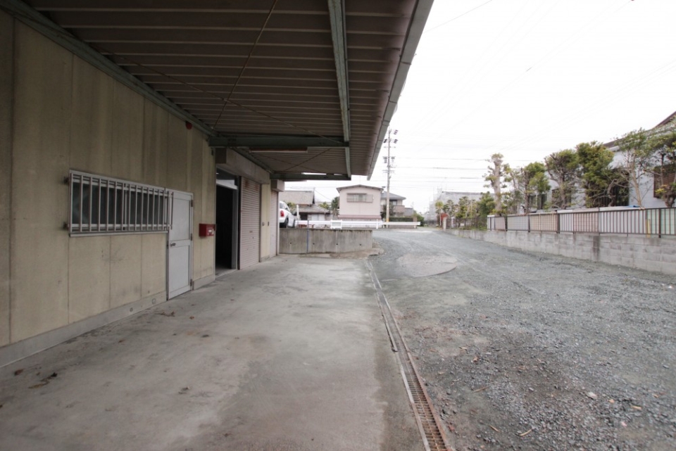ひさしが長いのでテラス活用で。