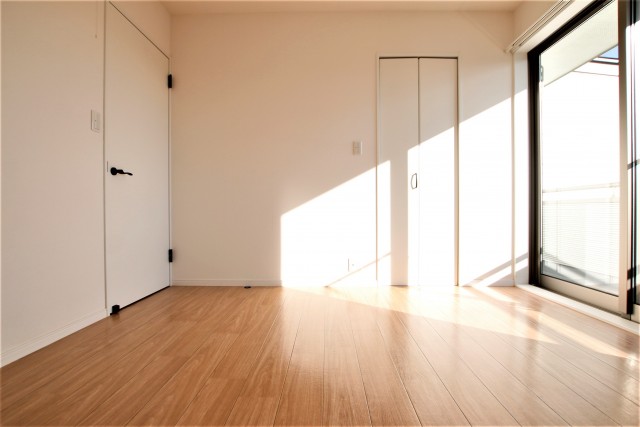 2階に洋室は3部屋です。こちらは6.4帖です。