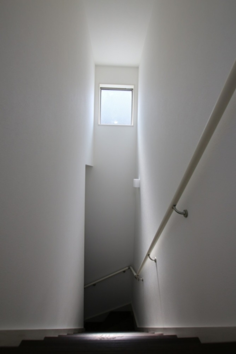 階段の窓のおかげで明るいです