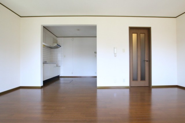 キッチン側とお部屋の入り口